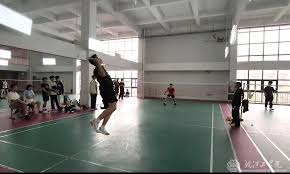 米体：意甲启用高可见度足球，荧光橙配色以往仅用于极端天气